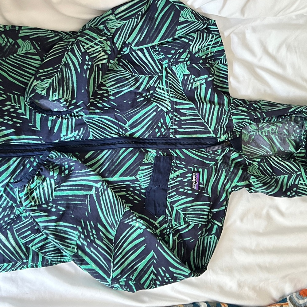 Patagonia Green Leaf Print windbreaker Jacket